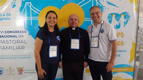 Casal Coordenador E Assessor Eclesi Stico Representaram A Diocese De No