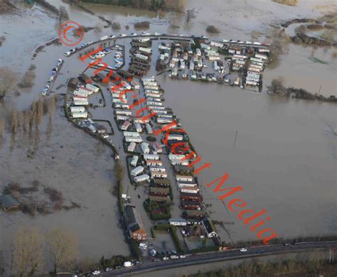 INVICTA KENT MEDIA PICS SHOWS Yalding In Kent Still Surrounded By