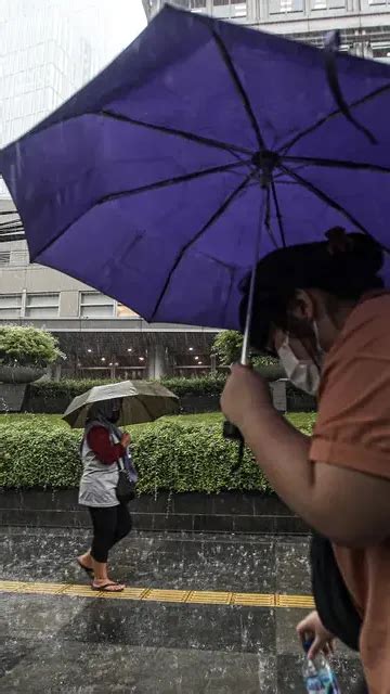 Jakarta Diguyur Hujan BMKG Klaim Karena Teknologi Modifikasi Cuaca