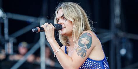 Swedish Singer Tove Lo Goes Topless During Lollapalooza Performance