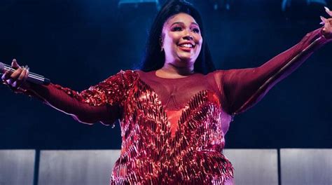 Lizzo Backed By Special Tour Dancers Amid Sexual Harassment Lawsuit