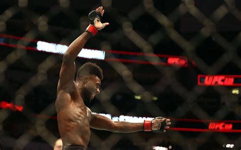 Стерлинг победил легенду UFC Сехудо и защитил чемпионский титул ...