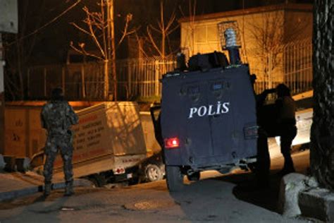 Istanbul Da Dhkp C Operasyonu Polis Kap Lar K R P Evlere Dald