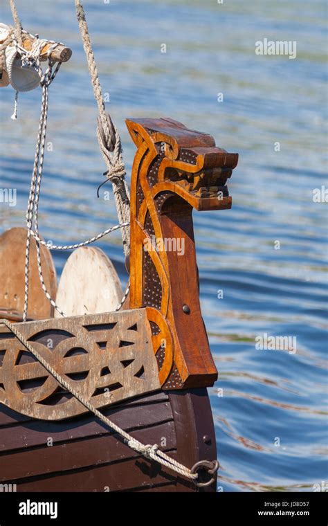 Viking Ship Head Fotos Und Bildmaterial In Hoher Aufl Sung Alamy