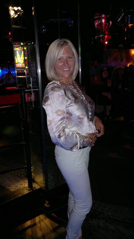 Lady Bridget Jones 45 From Wolverhampton Is A Local Granny Looking