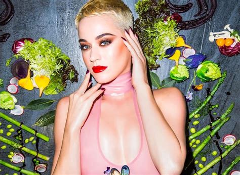 Katy Perry presume cuerpazo con sensual bikini en playas de México