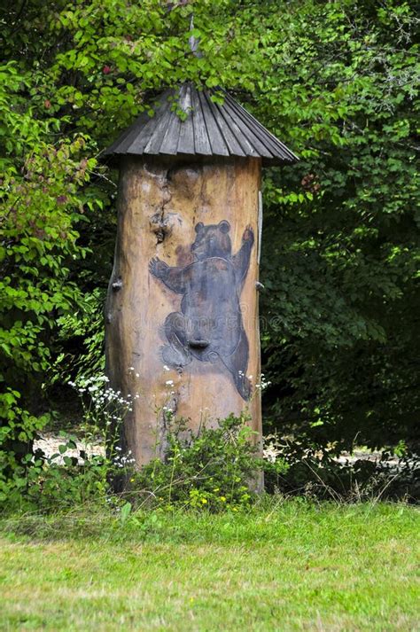 Colmena De Madera Pintoresca Tradicional De La Abeja En Eslovenia Un