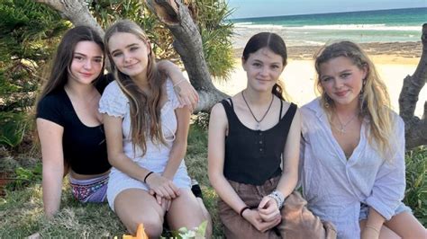 Teen Heroes Rush Into Rough Surf And Save Two 11 Year Old Girls From Drowning