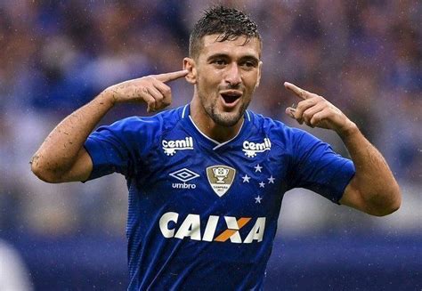 De Arrascaeta De Cruzeiro Racing Tiene Un Plantel De Calidad