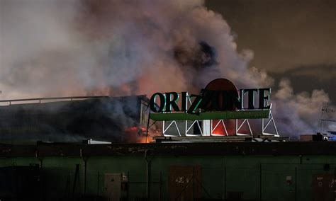 Un Incendio Devasta Un Centro Commerciale Alle Porte Di Roma