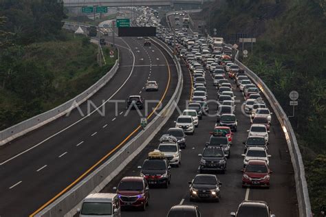 ARUS BALIK TOL SEMARANG SOLO PADAT KENDARAAN ANTARA Foto