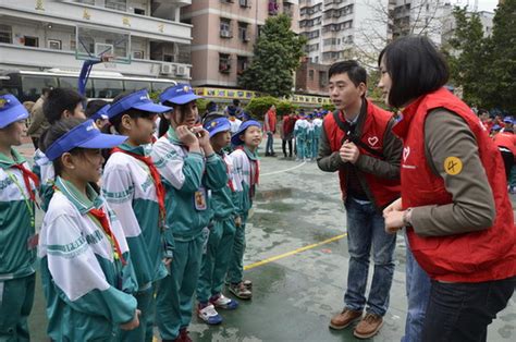 广州海关学雷锋志愿者走进农民工子女学校圆孩童“飞行梦” 中国在线