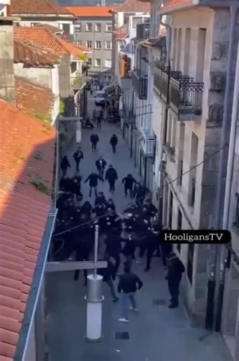 Una Multitudinaria Pelea Entre Ultras De La Cultural Y El Pontevedra Se