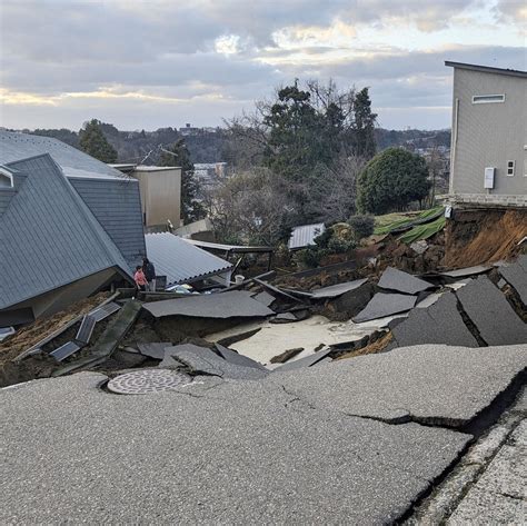 Powerful Earthquake Hits Japan, and Officials Warn of Aftershocks ...