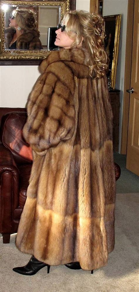 Pin By Furlover Voin22 On Fur Barynya 4 Fur Hood Coat Sable Fur Coat Fur Clothing