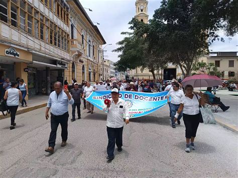 Huelga De Docentes Universitarios 2023 En Piura Con Sangre Y Cadenas Docentes Exigen