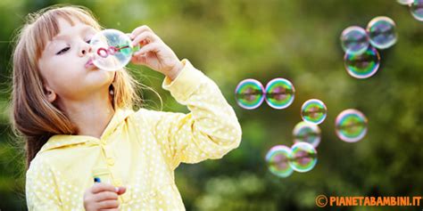 Come Fare Le Bolle Di Sapone In Casa Ricetta Fai Da Te PianetaBambini It