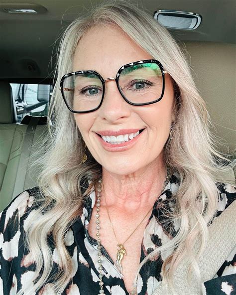 Blonde mittellange frisuren are the top choice for European influencers 28