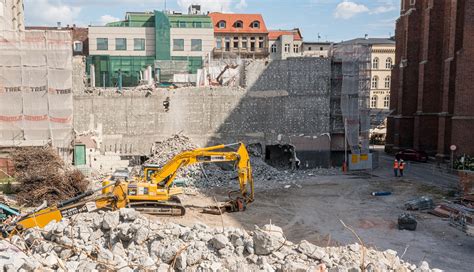 Wyburzanie Solpolu na półmetku Zobacz to na ujęciach z drona WrocławTV