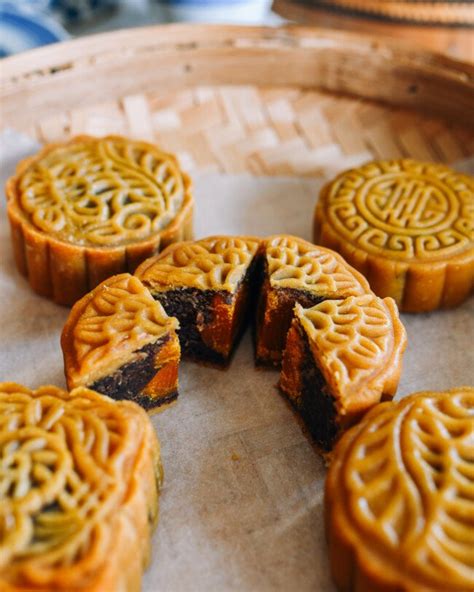 Classic Mooncakes With Red Bean Paste The Woks Of Life