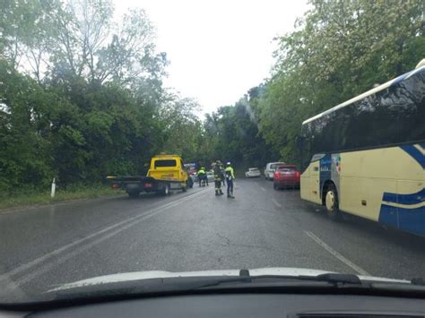 Carambola Fra Tre Auto In Ospedale Una Ragazza Incinta Traffico In