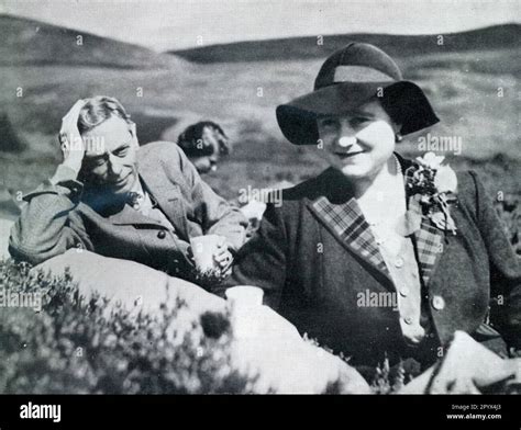 Une photo informelle et décontractée du roi George VI et de la reine