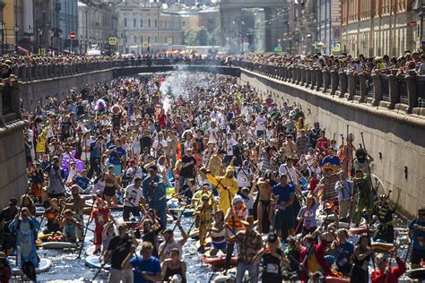 Фестиваль любителей сапсерфинга «Фонтанка SUP» в Санкт-Петербурге ...