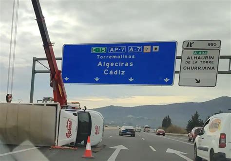 Trágico accidente en la A7 un camión vuelca en Alhaurín de la Torre