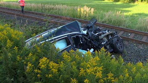 Meine Zug Erfasst Auto An Unbeschranktem Bahn Bergang Ndr De