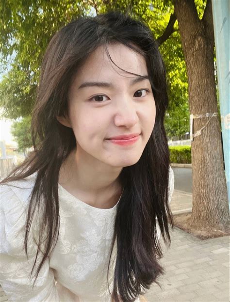 卢昱晓 好舒服的长相财经头条