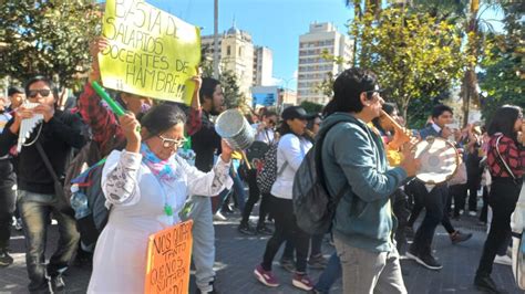 Docentes jujeños seguirán de paro por tiempo indeterminado