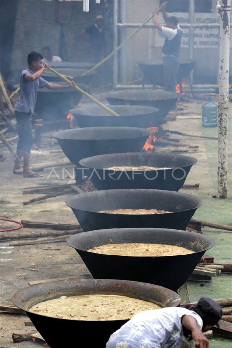 Tradisi Kuah Beulangong Maulid Antara Foto