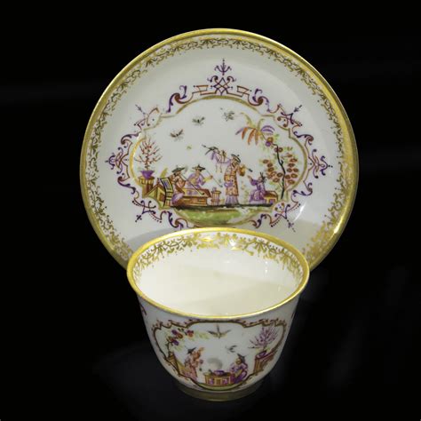 Tazza Con Piatto In Porcellana Bianca E Dorata Meissen Circa 1725