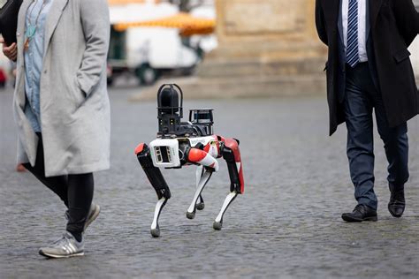 Un cane robot per controllare la sicurezza delle città Wired