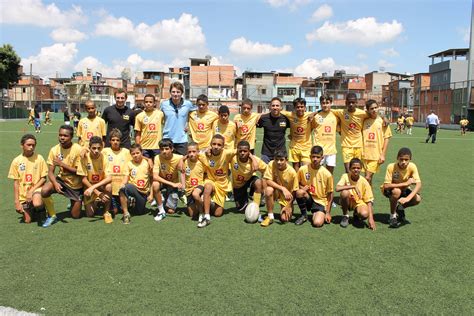 Crianças E Jovens De Paraisópolis Trocam Tempo Livre Por Esporte