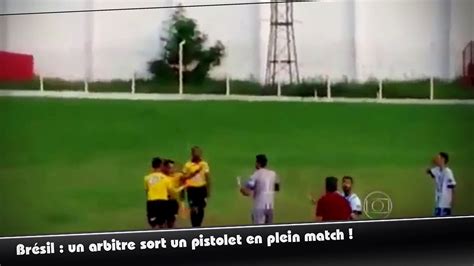 Un Arbitre Br Silien Sort Une Arme En Plein Match Vid O Dailymotion