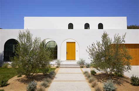 This Modern Spanish Los Angeles Home is All About the Bathrooms (And the Archways, And the Pool ...