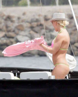 Britney Spears Very Sexy And Hot Paparazzi Upskirt Photos Porn Pictures