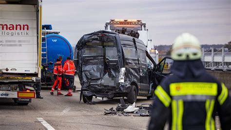 A3 Unfall Und Wohnungsbrand Mann Stirbt Polizei Macht Entdeckung Im Stau