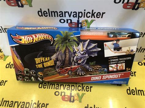 Hot Wheels Dino Spinout Track System W Car Nib
