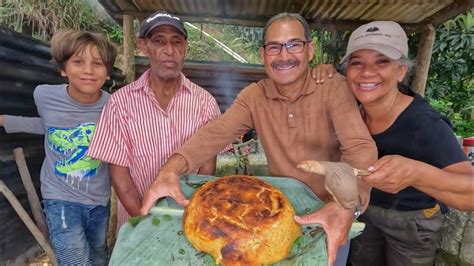 Haciendo Una Arepa En Fog N Donde El Viejo Pablo En Un Campo De