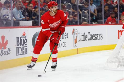 Red Wings’ Jeff Petry leaves game against Penguins with upper-body injury