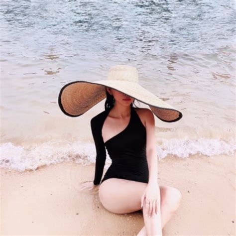Cách tạo dáng với bikini đi biển đẹp quyến rũ nóng bỏng