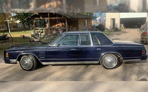 101723 1980 Chrysler New Yorker 1 Barn Finds