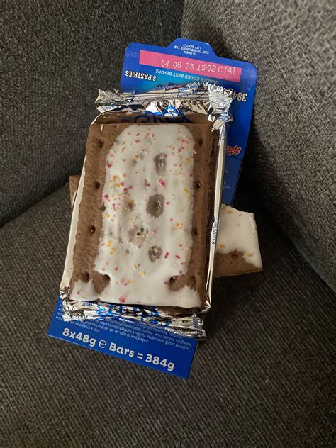 Is this pop tart mouldy? : r/poptarts