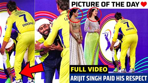 Arijit Singh Touches Ms Dhoni Feet During Ipl Opening Ceremony Arijit Singh Touches Dhoni Ipl