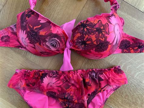 Wundersch Nes Bikini Mit Blumenmotiv Rosa Rot Kaufen Auf Ricardo