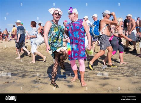 Beginn Der Deutschen Karneval Saison Auf Gay Fkk Strand Von Maspalomas Gran Canaria Kanarische