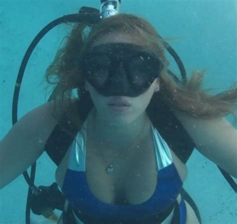 Pin By Diveman On Scubagirls Scuba Girl Underwater Fun Scuba Diver