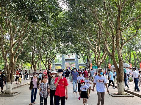 Hàng Vạn Du Khách Về Thăm Quê Bác Dịp Nghỉ Lễ